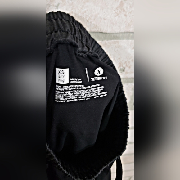 Xersion Boys Cuffed Black Track Pants Size 6/7 - Picture 3 of 4